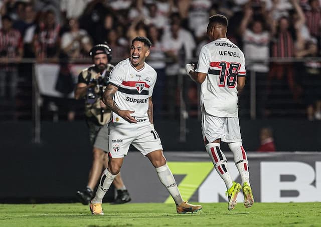 São Paulo supera Santos com um a mais e e reage no Paulistão São Paulo supera Santos com um a mais e e reage no Paulistão