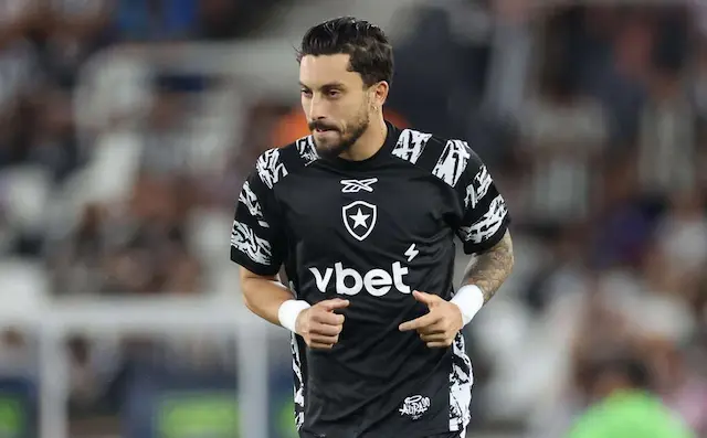 Alex Telles releva derrota do Botafogo em clássico: ''Não muda nada'' Alex Telles releva derrota do Botafogo em clássico: ''Não muda nada''