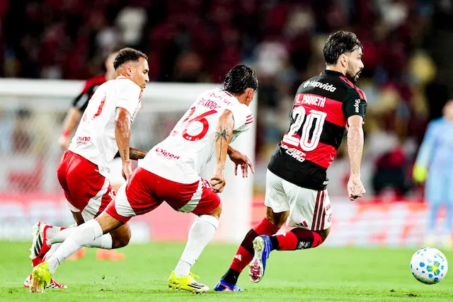 Flamengo e Internacional empatam no Brasileirão Flamengo e Internacional empatam no Brasileirão