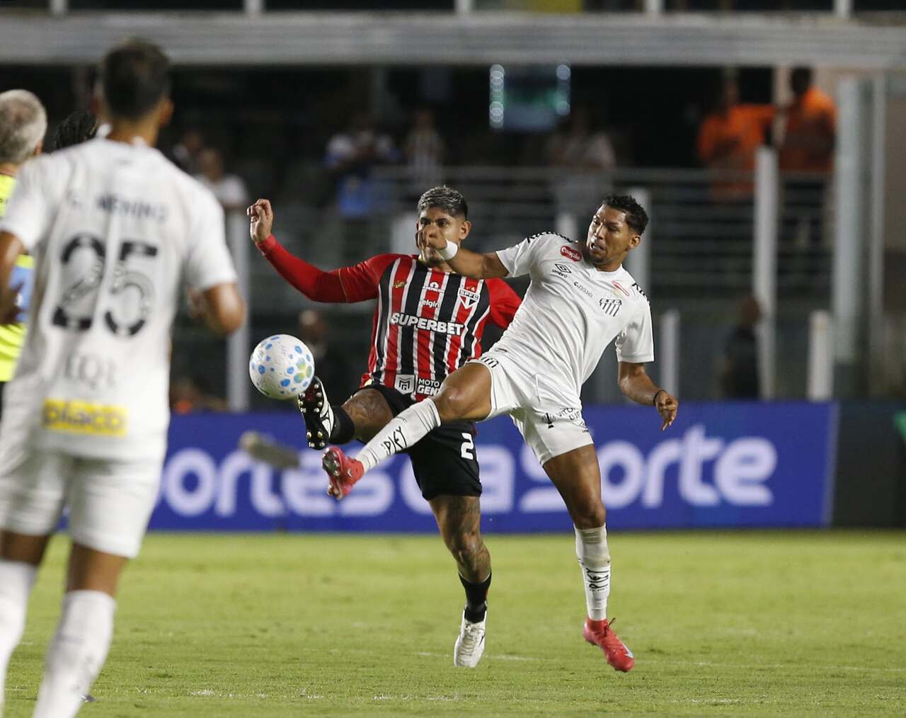 Imagem da noticia Santos e São Paulo ficam no empate no Brasileirão