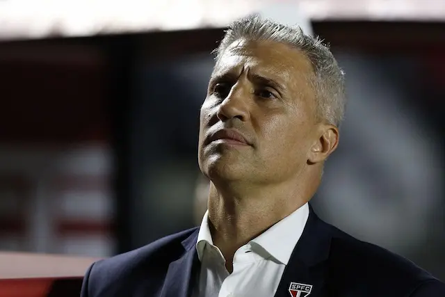 Crespo rasga elogios ao elenco após classificação do São Paulo Crespo rasga elogios ao elenco após classificação do São Paulo