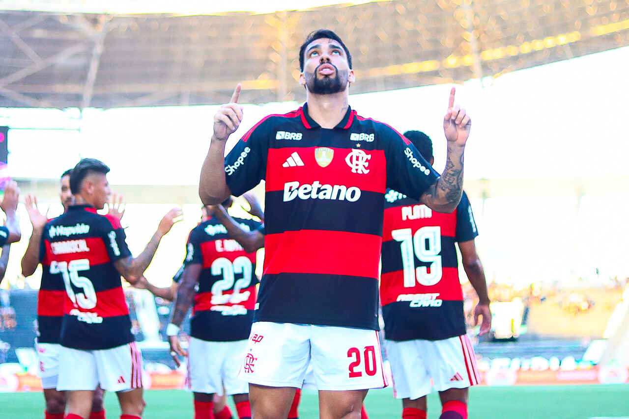 Imagem da noticia Com gol de Paquetá, Flamengo vence o Botafogo no Niltão