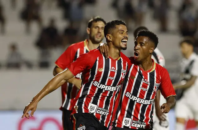São Paulo vence a Ponte Preta e avança às quartas do Paulistão São Paulo vence a Ponte Preta e avança às quartas do Paulistão