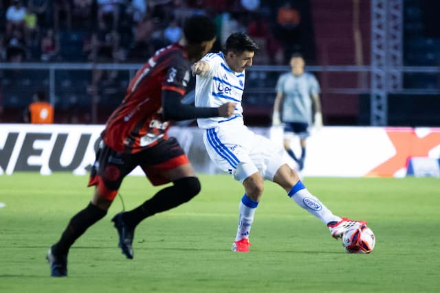 Cruzeiro vence Pouso Alegre e abre vantagem na semifinal do Mineiro Cruzeiro vence Pouso Alegre e abre vantagem na semifinal do Mineiro