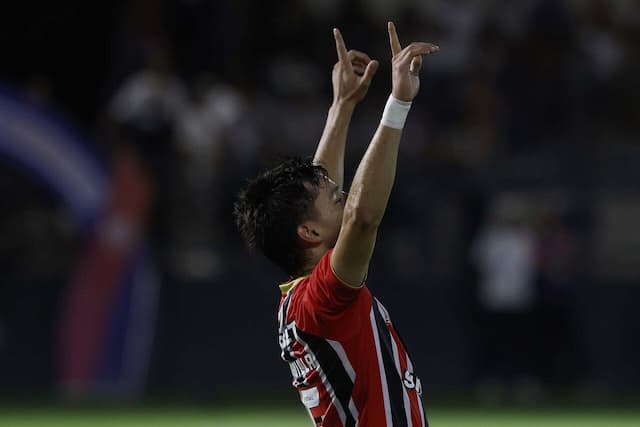 São Paulo vence Bragantino e avança à semifinal do Paulistão São Paulo vence Bragantino e avança à semifinal do Paulistão