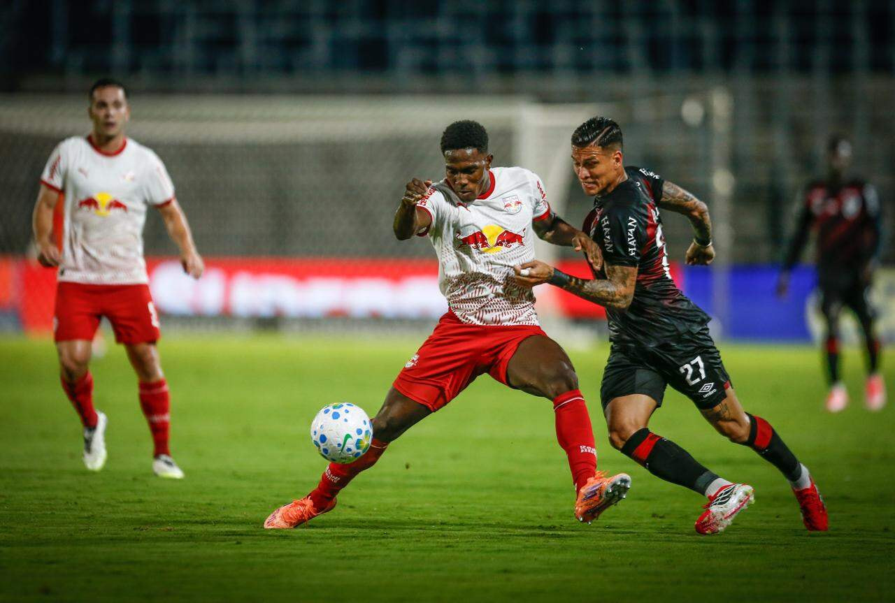 Imagem da noticia Bragantino e Athletico-PR empatam e seguem fora do G4 do Brasileirão