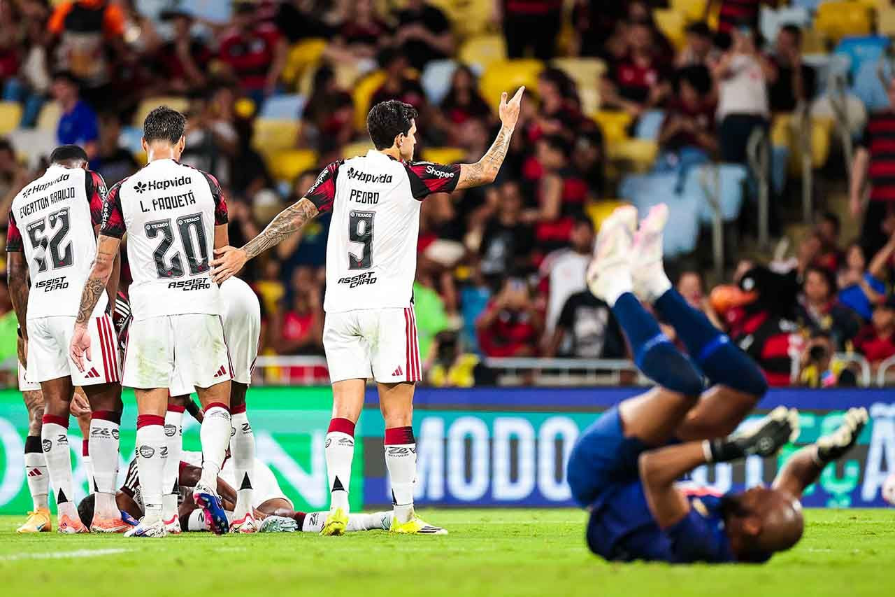 Imagem da noticia Flamengo massacra o Madureira por 8 a 0 e confirma Fla-Flu na final do Carioca