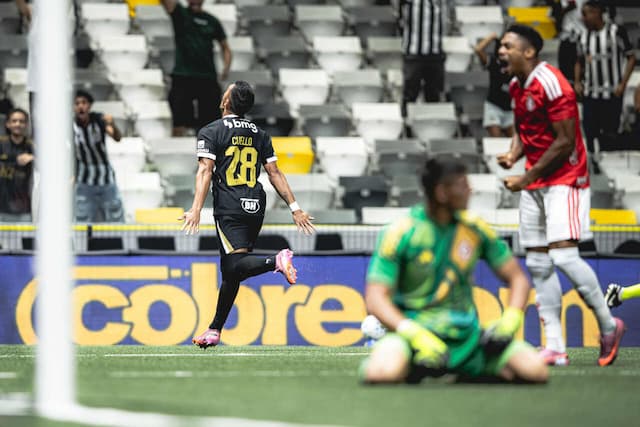 Atlético supera Inter, vence a primeira e deixa o Z4 do Brasileirão Atlético supera Inter, vence a primeira e deixa o Z4 do Brasileirão