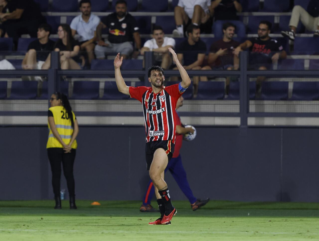 Imagem da noticia Calleri celebra virada do São Paulo: ''Viramos um jogo que normalmente não virava''