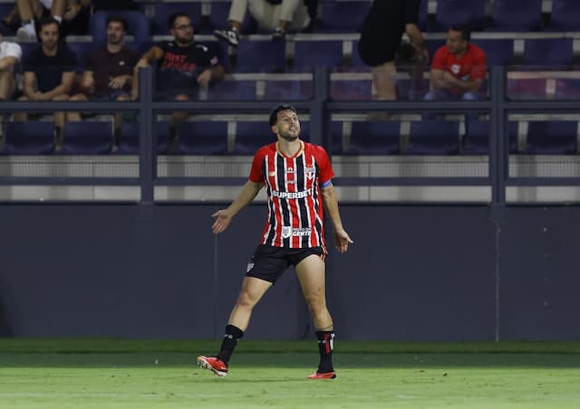 Diretor explica negociação para renovar com Calleri: ''Tem quem quer, mas a gente quer mais'' Diretor explica negociação para renovar com Calleri: ''Tem quem quer, mas a gente quer mais''