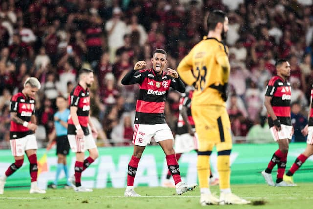 Lino ressurge com Jardim e vive fase artilheira no Flamengo Lino ressurge com Jardim e vive fase artilheira no Flamengo