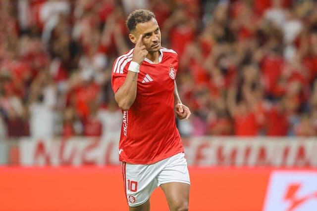 Alan Patrick destaca 1ª vitória do Internacional no Beira-Rio: "Nossa arma" Alan Patrick destaca 1ª vitória do Internacional no Beira-Rio: "Nossa arma"