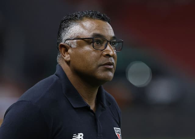 Roger explica São Paulo com pontas e excesso de cruzamentos: ''Não é o que quero'' Roger explica São Paulo com pontas e excesso de cruzamentos: ''Não é o que quero''