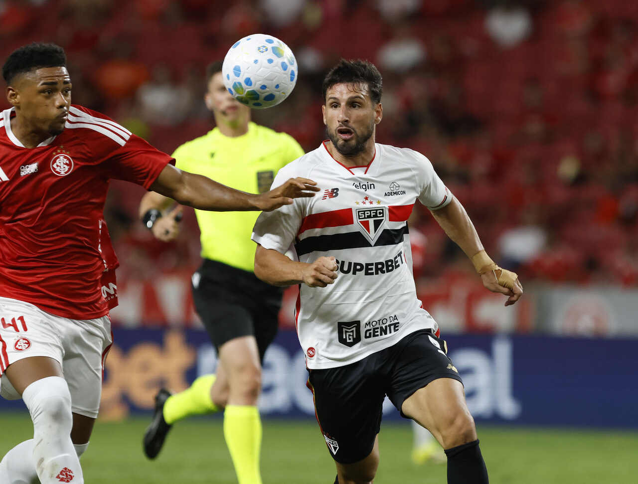 Imagem da noticia Calleri valoriza reação, mas cobra capricho do São Paulo: ''Falta finalizar mais''