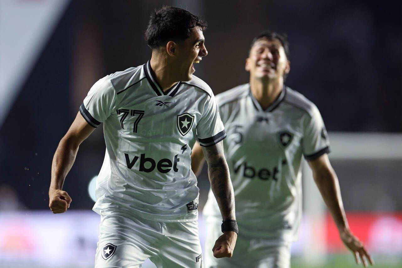 Imagem da noticia Botafogo vence o Vasco de virada em São Januário