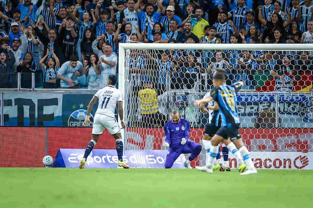 Sob vaias, Grêmio empata em casa com o Remo Sob vaias, Grêmio empata em casa com o Remo