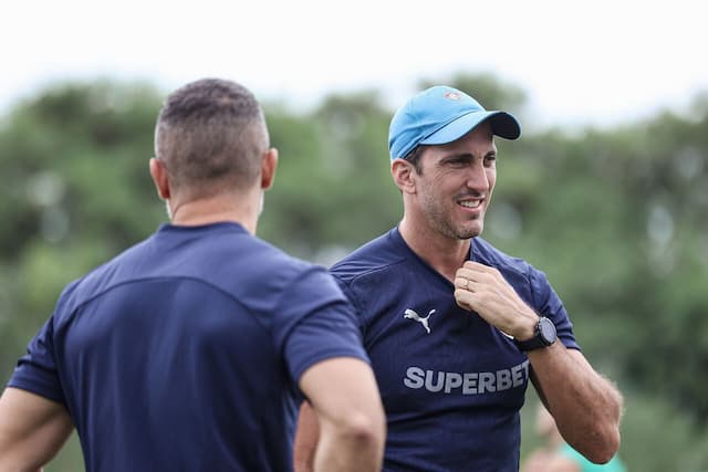 Fluminense terá sequência longe do Rio e busca encerrar crise Fluminense terá sequência longe do Rio e busca encerrar crise