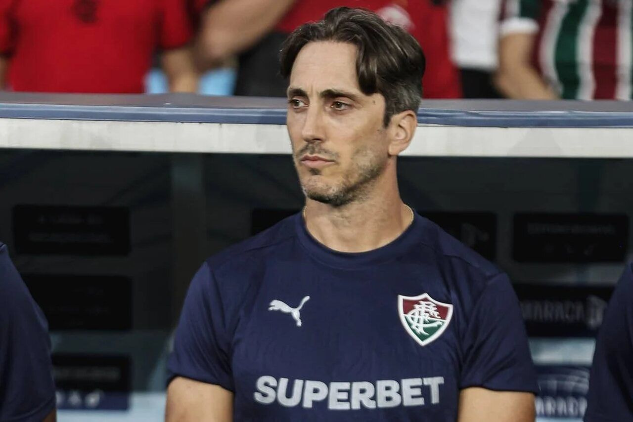 Imagem da noticia Zubeldía detona gramado após empate do Fluminense: "Impossível de jogar"