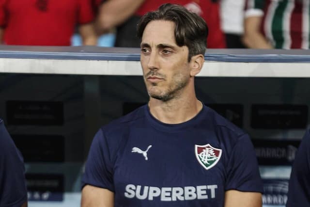 Zubeldía detona gramado após empate do Fluminense: "Impossível de jogar" Zubeldía detona gramado após empate do Fluminense: "Impossível de jogar"