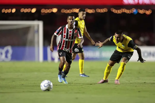 Marcos Antônio demonstra confiança após lesão no São Paulo: ''Daqui a pouco volto'' Marcos Antônio demonstra confiança após lesão no São Paulo: ''Daqui a pouco volto''
