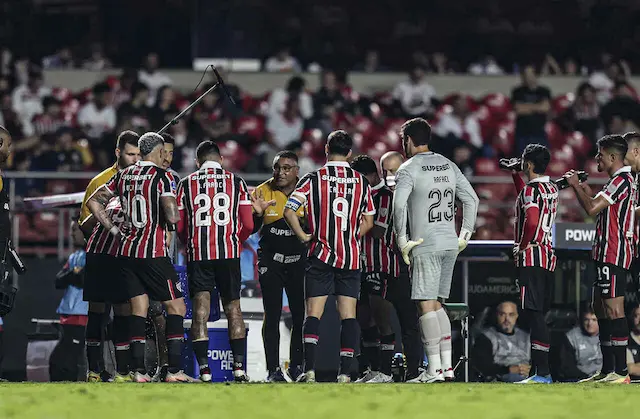 São Paulo estreia na Copa do Brasil para espantar momento turbulento São Paulo estreia na Copa do Brasil para espantar momento turbulento