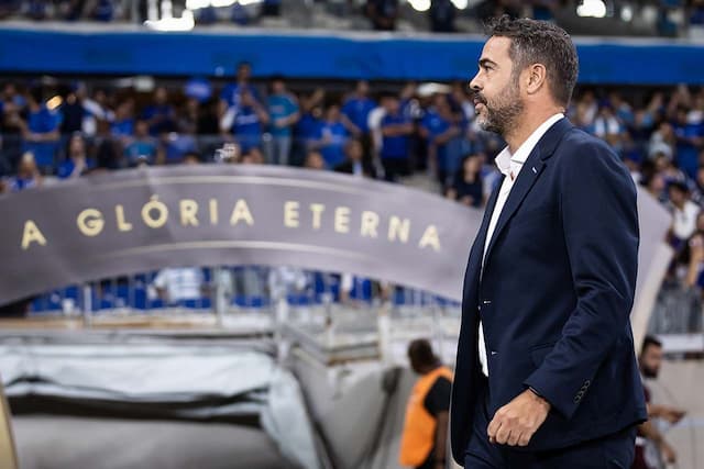 Artur Jorge vê como "ingrata" derrota do Cruzeiro para a Universidad Católica Artur Jorge vê como "ingrata" derrota do Cruzeiro para a Universidad Católica