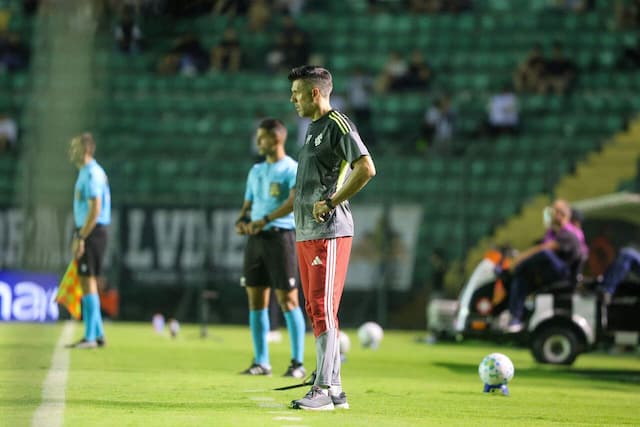 Pezzolano prioriza resultados no Internacional e desabafa: "Mudei para não ser demitido" Pezzolano prioriza resultados no Internacional e desabafa: "Mudei para não ser demitido"