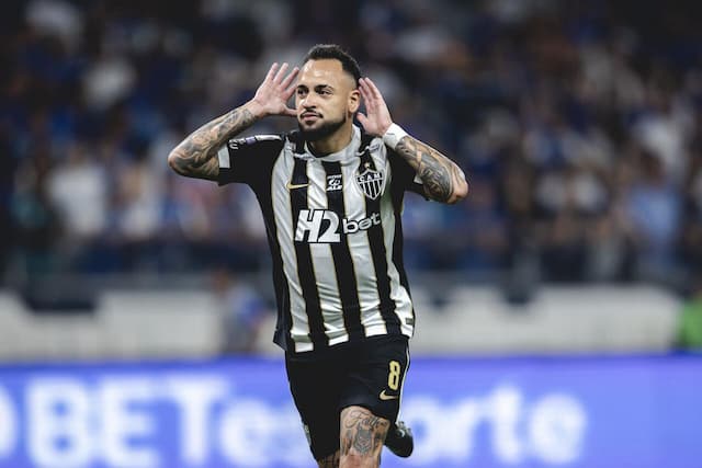 Atlético vence o Cruzeiro em clássico com 3 expulsões e 9 amarelos Atlético vence o Cruzeiro em clássico com 3 expulsões e 9 amarelos