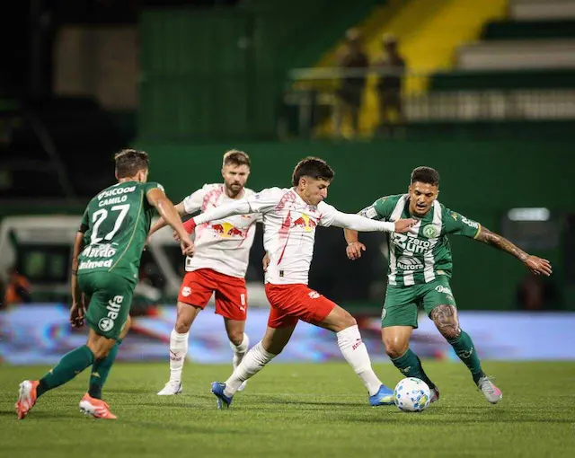 Bragantino vira e afunda a Chapecoense na lanterna Bragantino vira e afunda a Chapecoense na lanterna