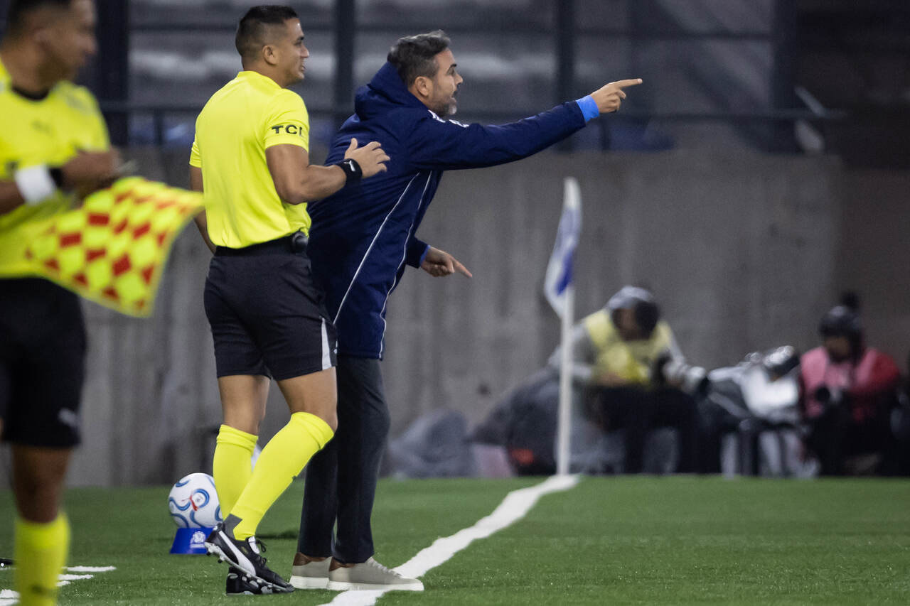 Imagem da noticia "Se não foi possível ganhar, foi muito bom não perder", diz Artur Jorge