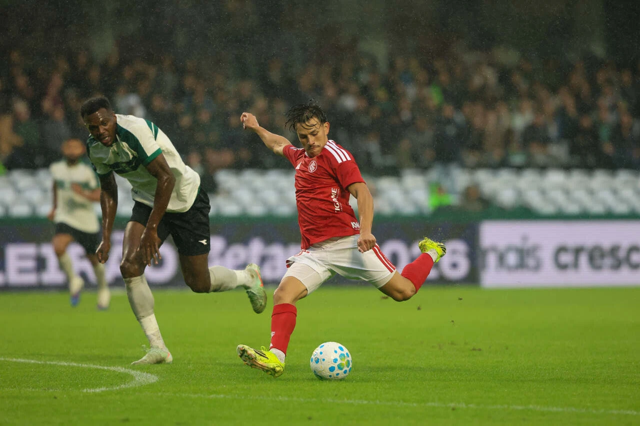 Imagem da noticia Internacional marca no último lance e empata com Coritiba