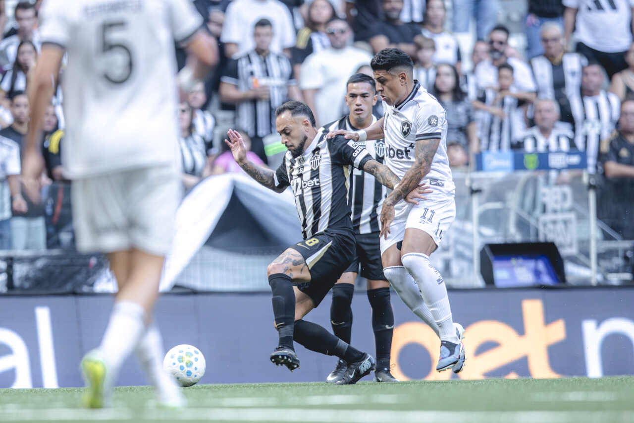 Imagem da noticia Botafogo marca no fim e arranca empate com Atlético