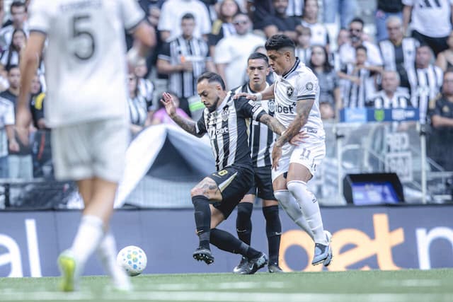 Botafogo marca no fim e arranca empate com Atlético Botafogo marca no fim e arranca empate com Atlético