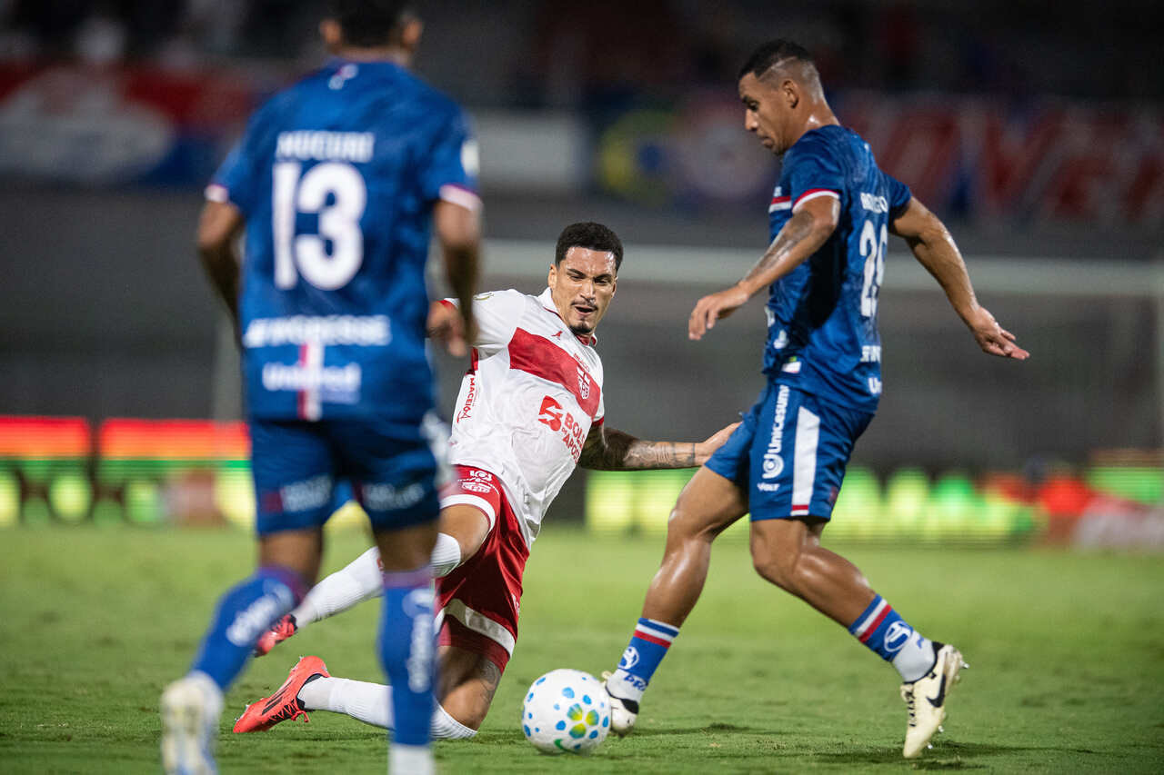 Imagem da noticia Fortaleza desperdiça pênalti, mas segura CRB e avança na Copa do Brasil