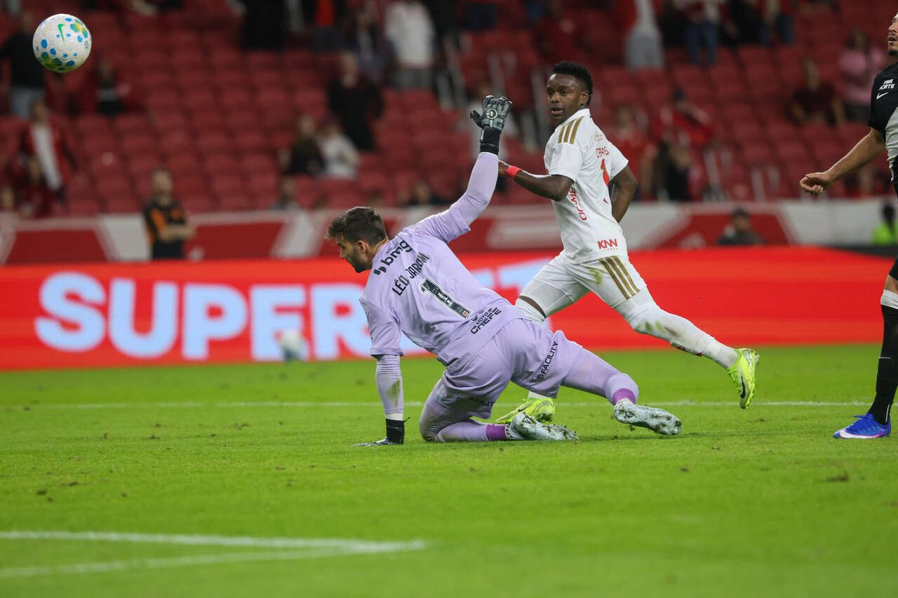 Imagem da noticia Internacional goleia Vasco no Beira-Rio