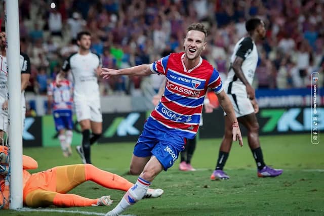 Corinthians vacila, perde para o Fortaleza e vê sonho da Libertadores ruir Corinthians vacila, perde para o Fortaleza e vê sonho da Libertadores ruir