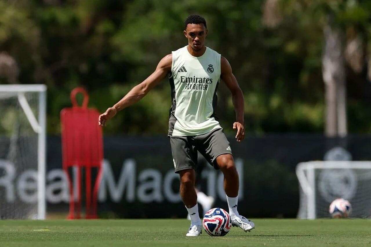 Imagem da noticia Arnold, do Real Madrid, se recupera e pode ser relacionado para duelo com a Juventus