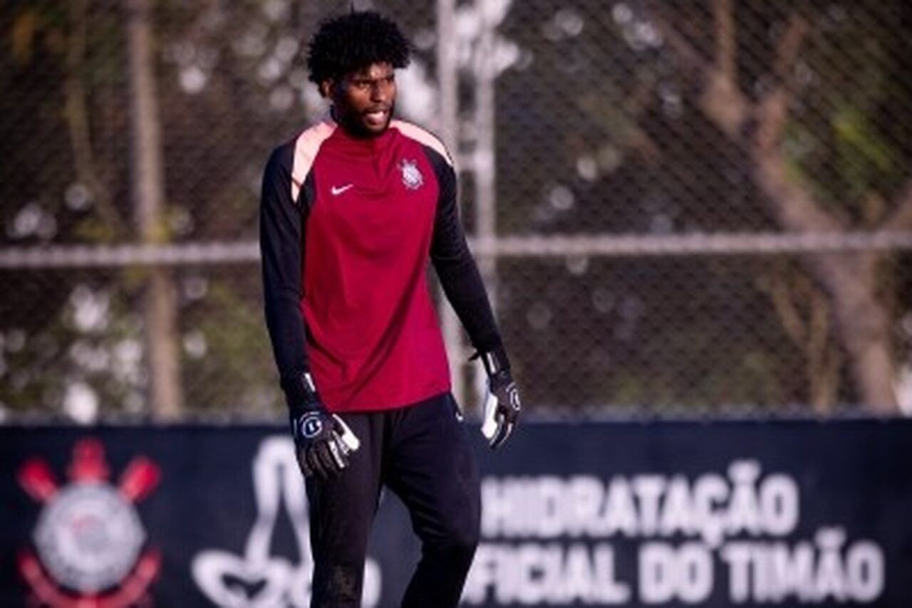 Imagem da noticia Hugo Souza, do Corinthians, lamenta ausência na Copa, mas mira vaga em 2030