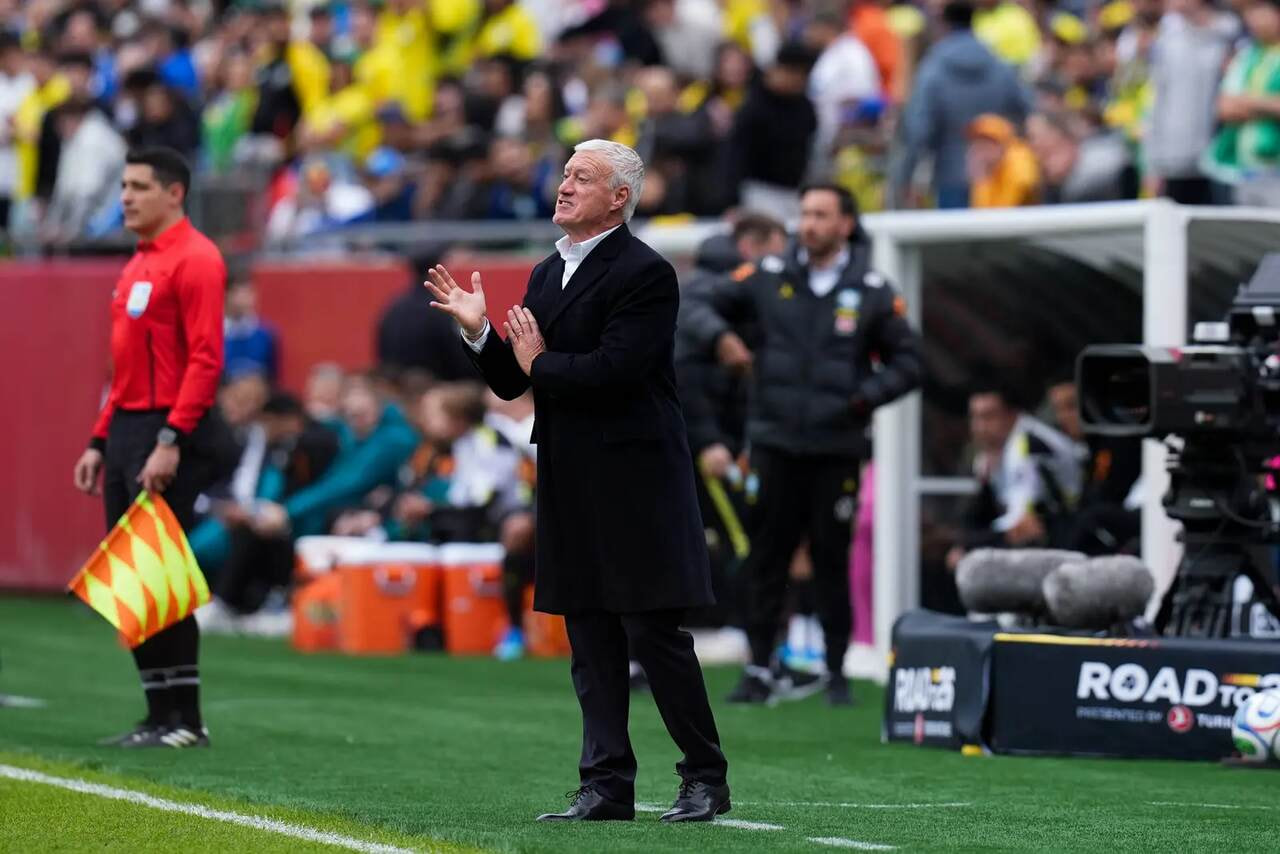 Imagem da noticia Deschamps elogia vitória da França sobre o Brasil e critica pausas para hidratação