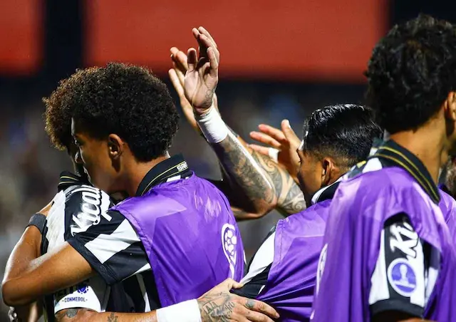 Robinho Jr. confirma tapa e diz que Neymar pediu desculpas: "Tudo resolvido" Robinho Jr. confirma tapa e diz que Neymar pediu desculpas: "Tudo resolvido"