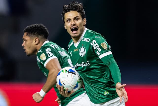 Veiga enaltece classificação do Palmeiras: "Não é todo dia que acontece no futebol" Veiga enaltece classificação do Palmeiras: "Não é todo dia que acontece no futebol"