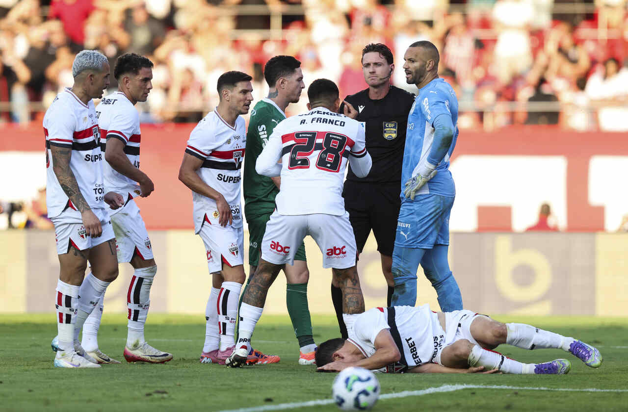 Imagem da noticia São Paulo x Palmeiras reacende polêmica da arbitragem