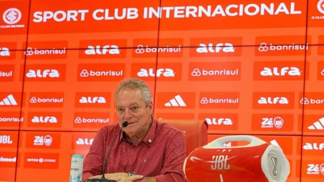 Abel Braga se desculpa após fala homofóbica em apresentação no Internacional Abel Braga se desculpa após fala homofóbica em apresentação no Internacional