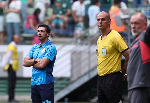 Imagem da noticia Abel critica atuação do VAR: "Que o campeonato não seja resolvido pelos árbitros"