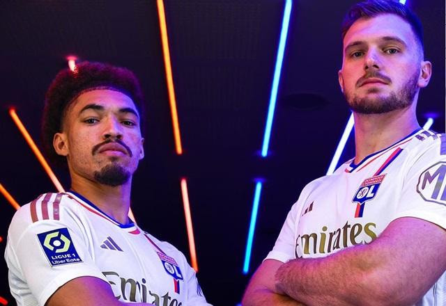 Imagem da noticia Botafogo anuncia vendas de Lucas Perri e Adryelson para o Lyon