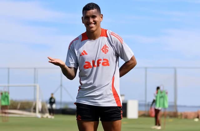 Internacional renova contrato de Aguirre até 2028 Internacional renova contrato de Aguirre até 2028