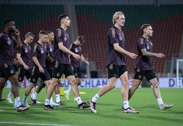 Imagem da noticia Renovada, Alemanha tenta superar desconfiança na briga pela Copa