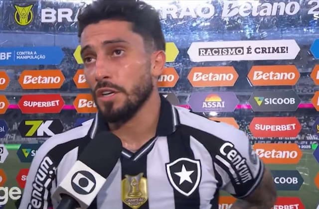 Alex Telles lamenta empate do Botafogo: "Dois pontos para trás" Alex Telles lamenta empate do Botafogo: "Dois pontos para trás"