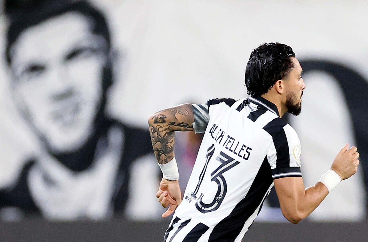 Imagem da noticia Botafogo vence Chapecoense e larga em vantagem na Copa do Brasil