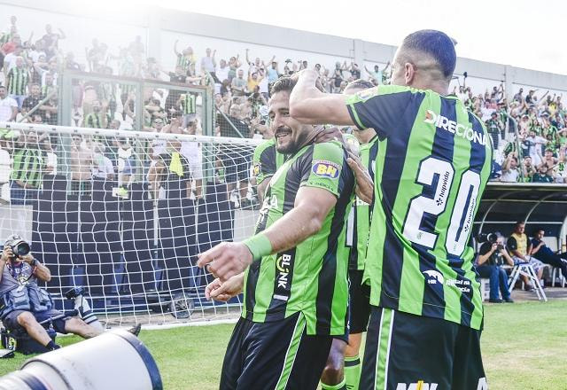 Imagem da noticia América bate Cruzeiro e encaminha classificação para final do Mineiro